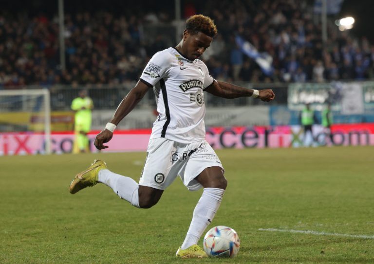 Bryan Teixeira tritt erstmals im Dress von Sturm Graz auf seiner alten Wirkungsstätte Reichshofstadion auf. <span class="copyright">gepa</span>
