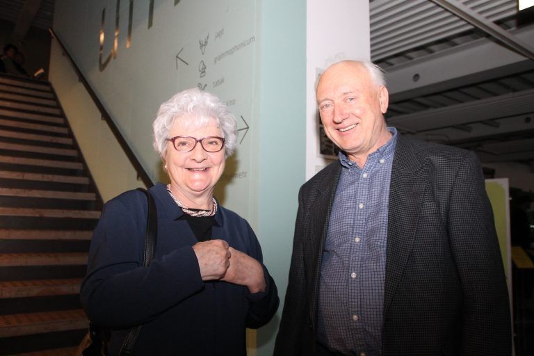 Reinhard Häfele (Grammophonicum Museumswelt, rechts) mit Sabine Gstach.