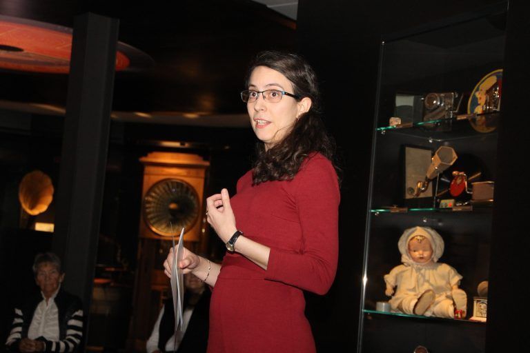 Eva-Maria Hamberger präsentierte den gefühlvollen Auftritt in der Museumswelt.