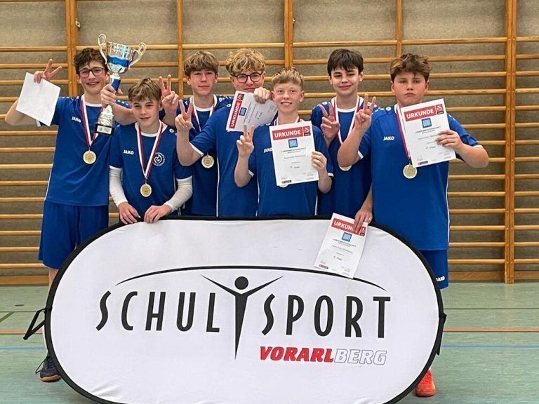 Das Siegerteam des Sacré Coeur Riedenburg (v. l.): Florin Sturm, Noah Guardo, Niklas Troy, Paul Ender, Raphael Wögginger, Noah Pitter und Nikolai Blum.Schulsport Vorarlberg
