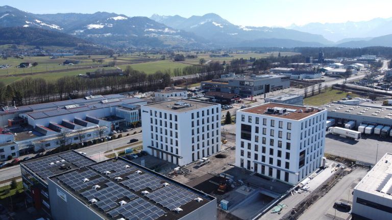 Das zweite Gebäude (r.) im Interpark Focus ist kurz vor Fertigstellung. prisma
