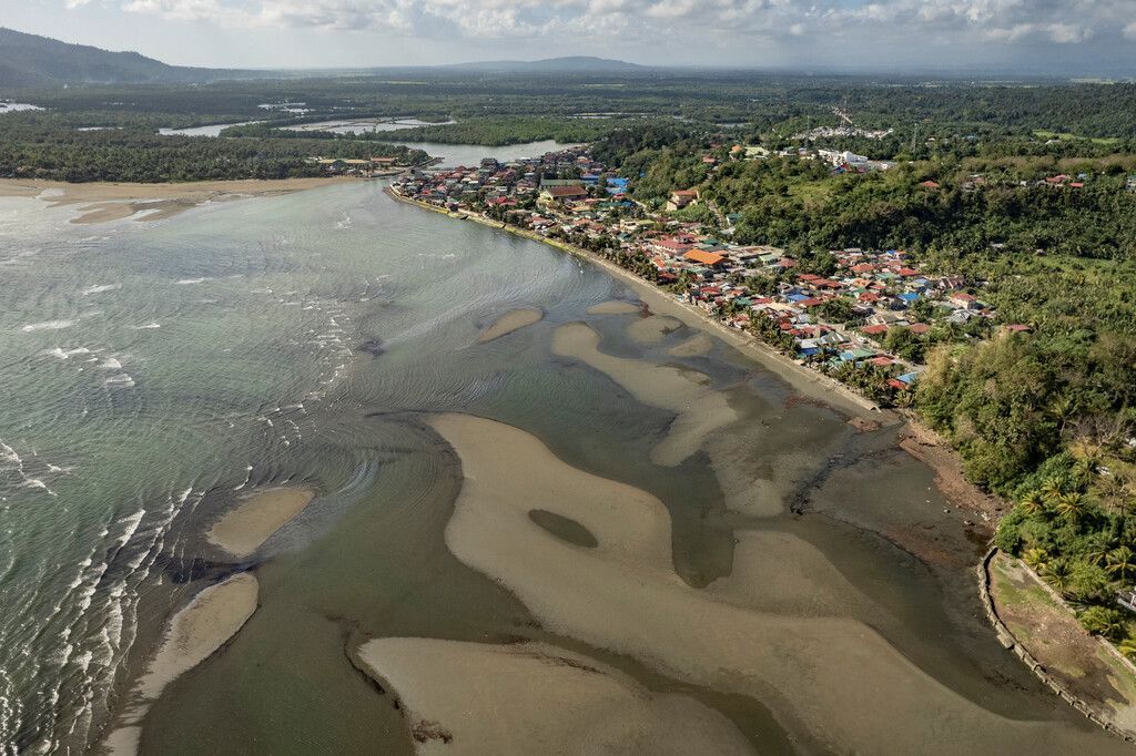 Ölteppich vor Philippinen: Lecks können nicht gestopft werden