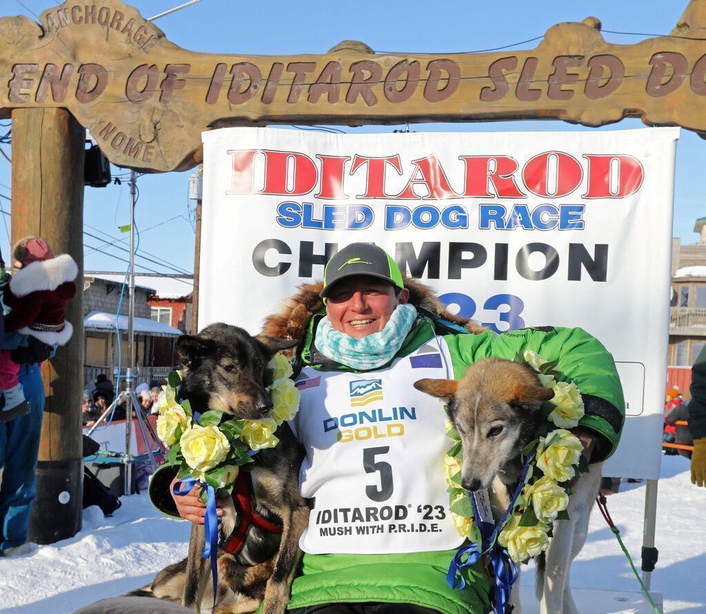 Enkel des Gründers gewinnt Iditarod-Hundeschlitten-Rennen