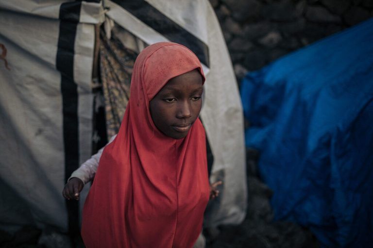 Ein Mädchen, das vor Rebellenangriffen geflohen ist, befindet sich in einem Flüchtlingslager in Goma, Demokratische Republik Kongo. AFP