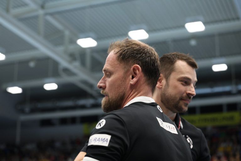 Emotionslose Verabschiedung der Trainer Hannes Jon Jonsson und Marko Tanaskovic.
