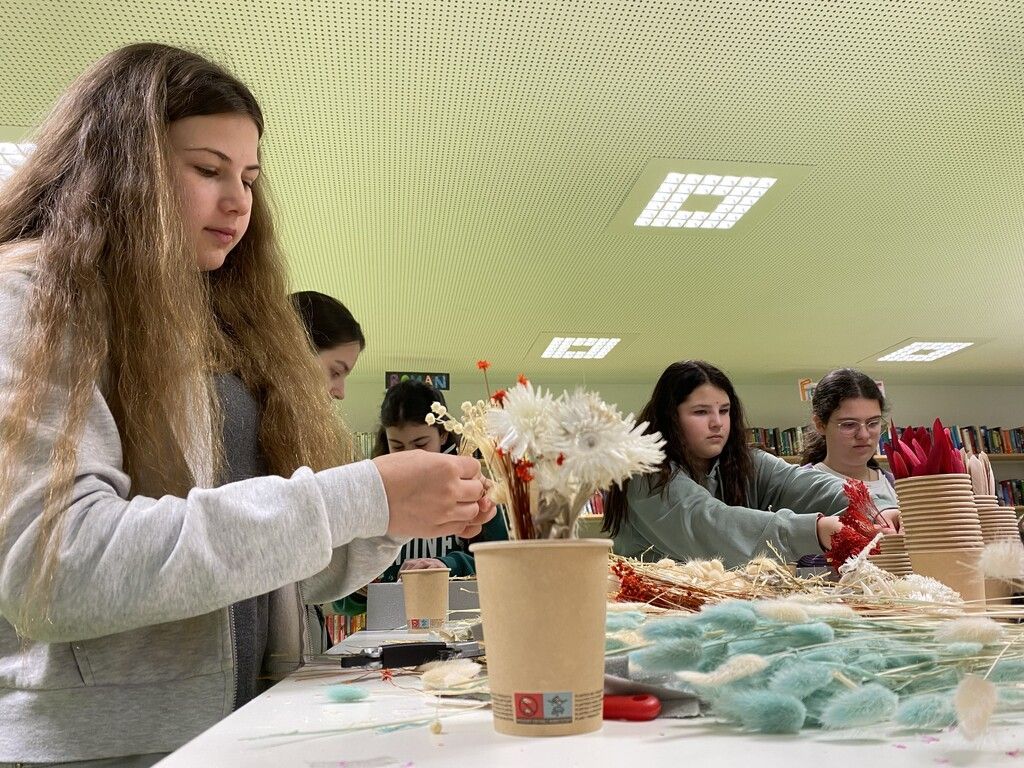 Jugendliche stellen in der Skills Week als Ausbildungsbotschafter Berufe vor. »A7