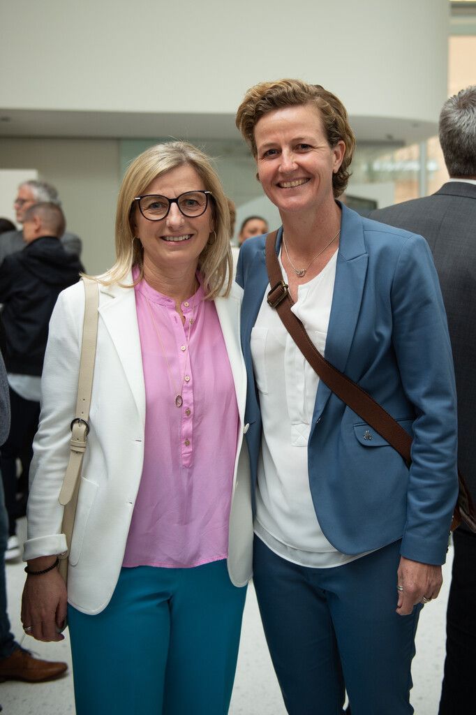 Geballte Fußballkompetenz: Elke Scheubmayr und Sonja Spieler.
