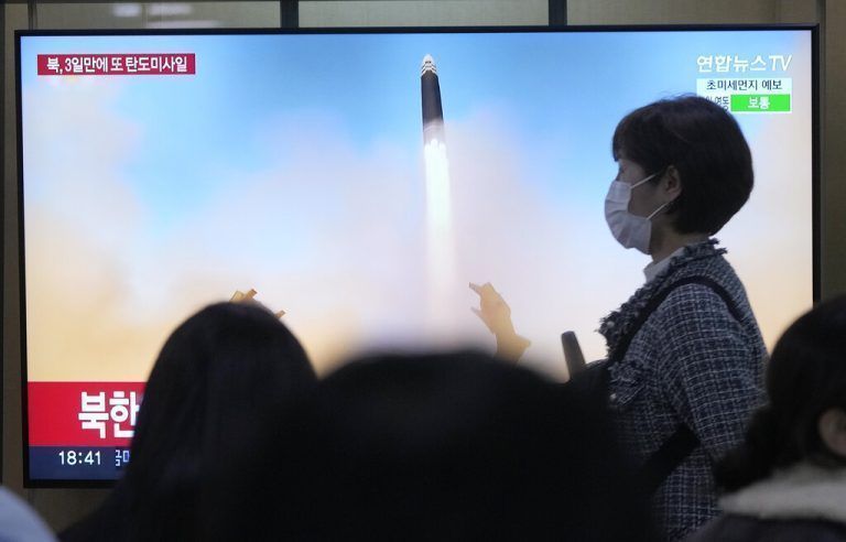 Inmitten wachsender Spannungen auf der koreanischen Halbinsel hat Nordkorea azum vierten Mal in einer Woche eine ballistische Rakete abgefeuert. AP