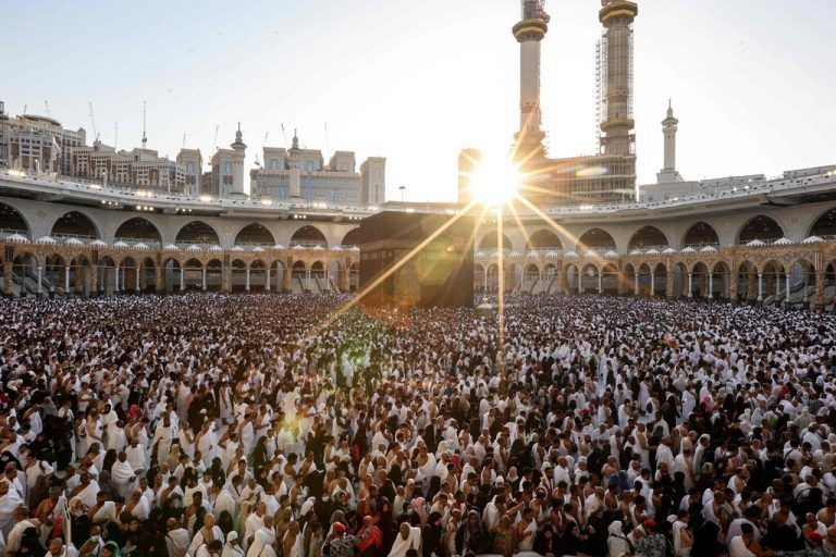 Muslime beten während des Ramadans vor der Kaaba, dem heiligsten Schrein des Islam, in der Großen Moschee in der heiligen Stadt Mekka. AFP