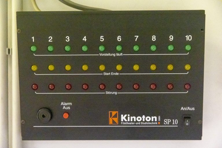 Kontrolleuchten aus früheren Zeiten.