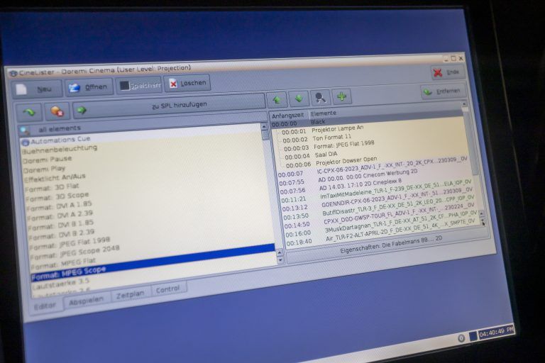 Einmal programmiert, läuft der Kinoabend automatisiert ab.