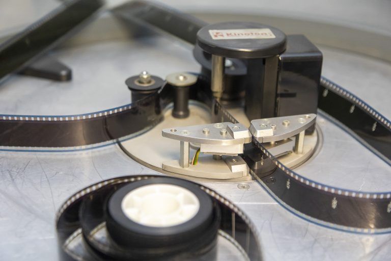 Früher kamen 35mm-Filmstreifen mit einer Frequenz von 24 Einzelbildern pro Sekunde zum Einsatz.