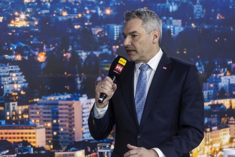 Karl Nehammer Bundeskanzler. bei Russmedia Vorarlberg Live Interview mit Gerold Riedmann