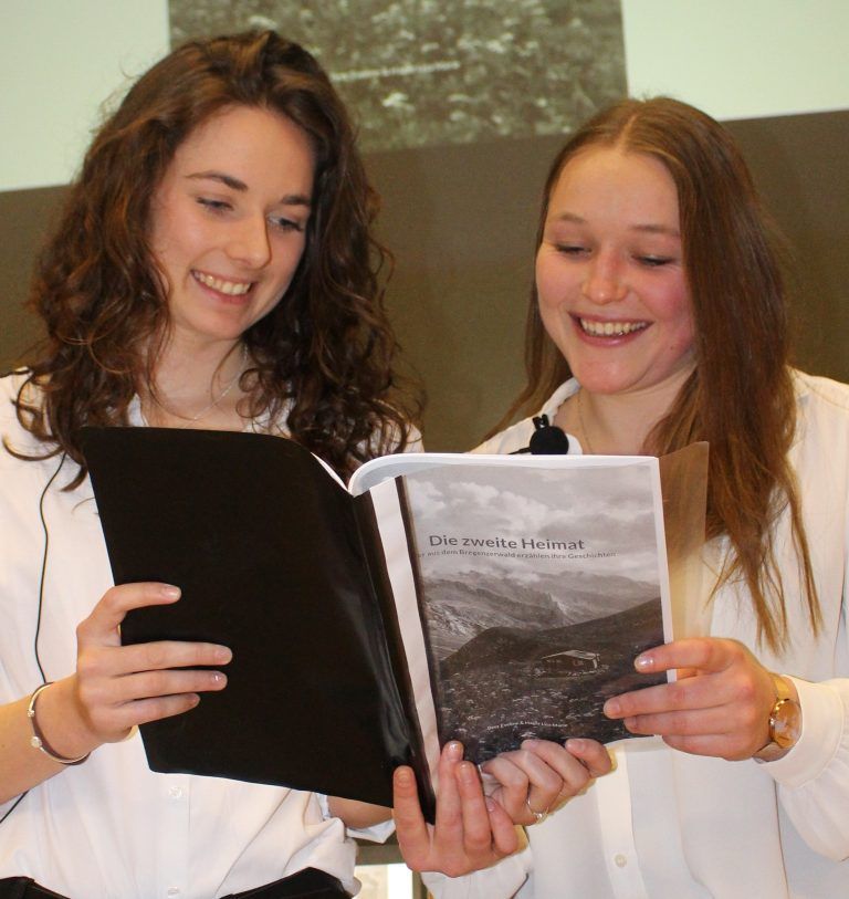 Lisa Marie Hager (l.) und Eveline Beer machten aus ihrer Diplomarbeit gleich ein Buch.