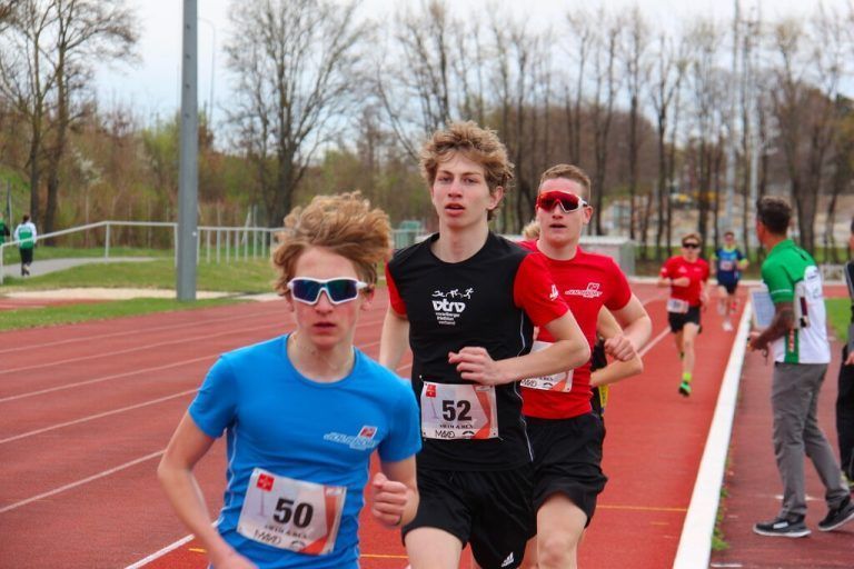 Raphael Künz (Mitte) überzeugte besonders auf der Laufstrecke.VTRV