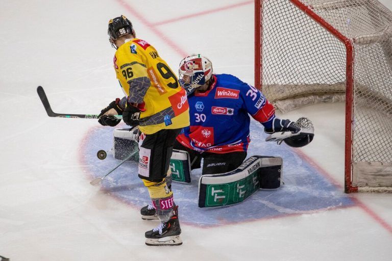 Rene Swette war für den HC Innsbruck in Wien der Turm in der Schlacht.gepa