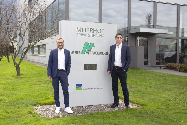 Stephan Holzhammer (l.) und Claus Hertnagel übernehmen ab 1. April 2023 die Geschäftsführung von Meier Verpackungen. meier