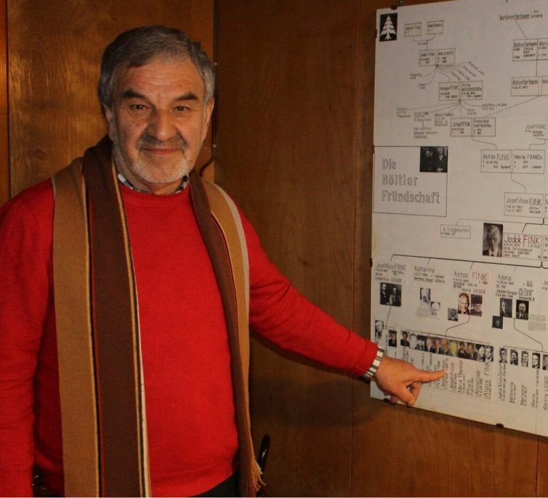 Tone Fink erläutert die spannende Familiengeschichte der „Tuobo-Wirts-Sippe“.