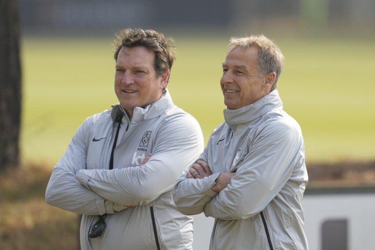 Wie vereint: Andreas Herzog (l.) und Jürgen Klinsmann im Dienste Südkoreas.ap