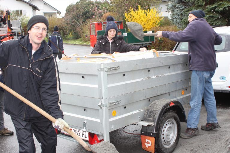 50 Tonnen feiner Spielsand wurden auf Wunsch auch gratis per Haus geliefert.