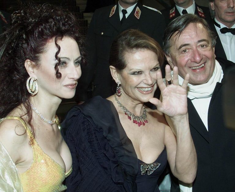 2002 begleitete Claudia Cardinale Richard Lugner zum Opernball. Reuters (2)