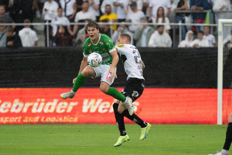 Derbyduell. Austrias Surdanovic gegen Altachs Jäger. »C1