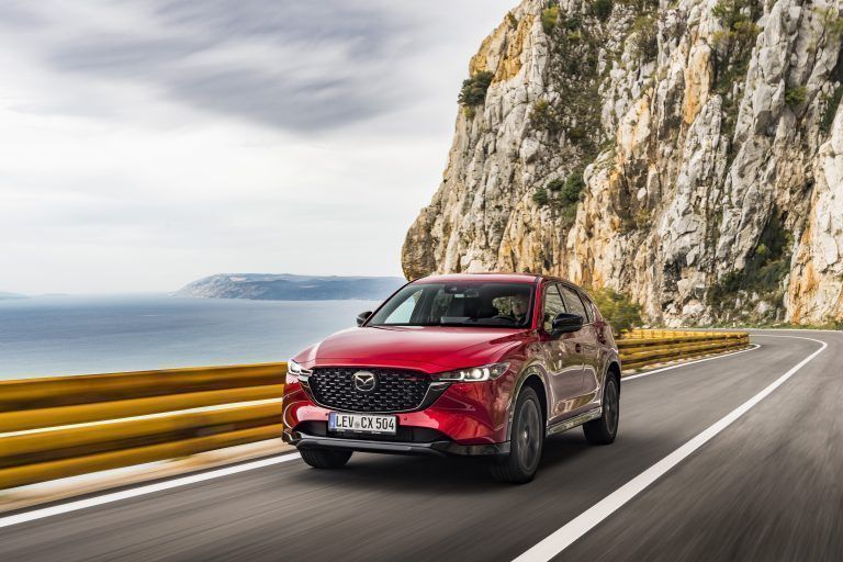 Mazda hat den CX-5 mit Neuerungen bei den Benzinmotoren fit für 2023 gemacht. So haben ein Mild-Hybridsystem und Zylinderabschaltung Einzug gehalten. <span class="copyright">werk</span>