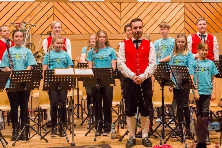 Die Jugendkapelle eröffnete das Konzert.<span class="copyright"> Bilder: STO</span>