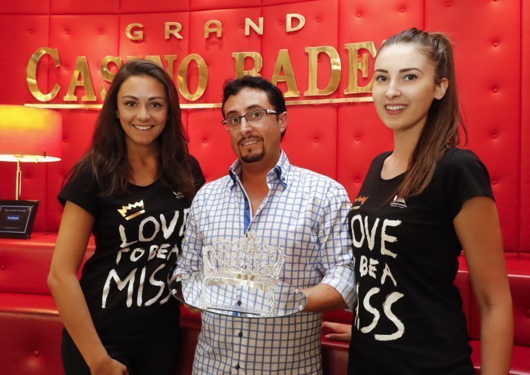 Suzana Marceta bei der Miss Austria Wahl 2015 in Baden. Rechts: Miss Vorarlberg Olivera. <span class="copyright">Paulitsch</span>