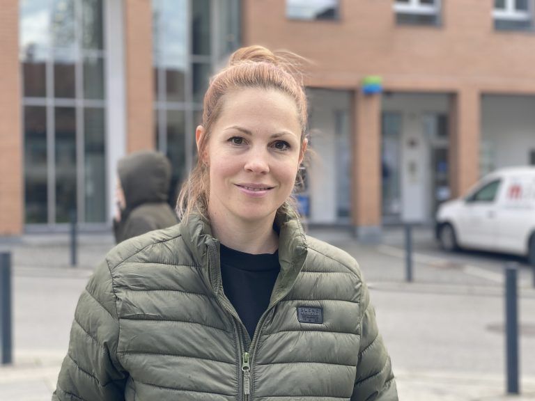 Die 20 Prozent sind meiner Meinung nach überhaupt keine Entlastung für die Menschen in Vorarlberg. Die ganze Festlegung der Energiepreise ist sowieso höchst fraglich. Ich finde, dass die Preise so kräftig nach oben sprangen, lässt sich nicht nachvollziehbar erklären, das ist nicht rechtfertigbar. Michaela Gratzl, 38 Jahre, aus Hohenems