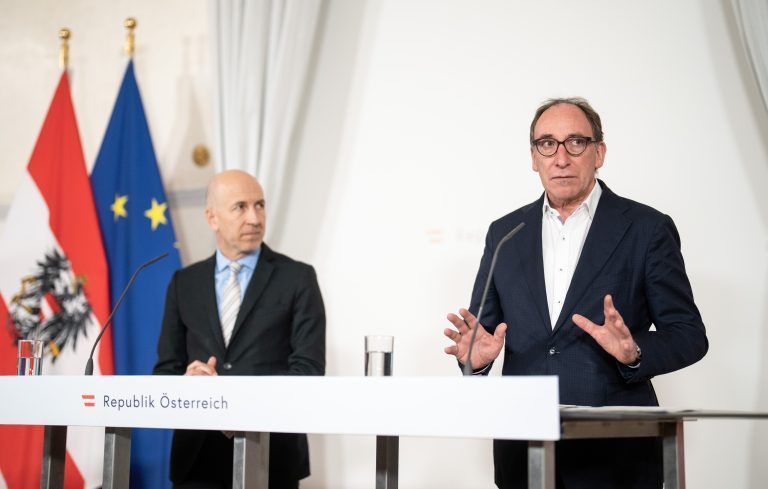 Arbeitsminister Martin Kocher (ÖVP) und Gesundheitsminister Johannes Rauch (Grüne) präsentierten am Mittwoch die Eckpunkte der Pflegelehre. <span class="copyright">APA/GEORG HOCHMUTH</span>