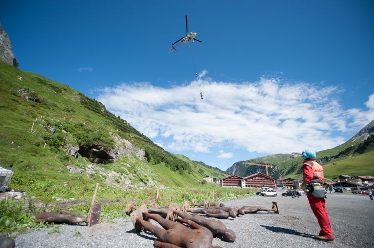 Die dafür notwendigen Helikopterflüge für die Aufstellung, die zusätzlichen Lärm und Schadstoffe verursachen und die Beispielswirkung werden negativ gesehen.<span class="copyright">Beate Rhomberg</span>