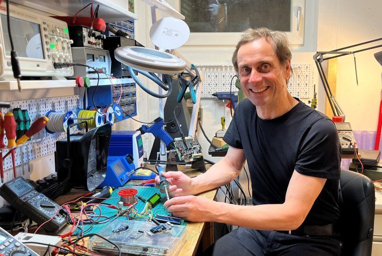 In seiner Freizeit ist Christoph Scheffknecht zu Hause noch immer gerne selber am Basteln und Experimentieren.