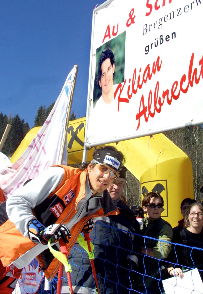 Kilian Albrecht beim Saisonfinale 2002 zusammen mit seinem Fanclub. <span class="copyright">gepa</span>