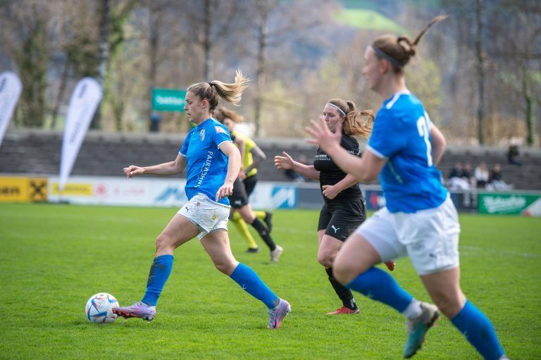 Selma Kajdic (links) steht erstmals im Kader des kroatischen Nationalteams für das Länderspieldoppel gegen Griechenland. Rhomberg