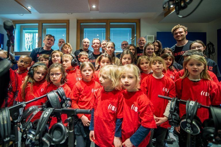 Der Superar Chor der Musikschule Bregenz unterstützt den Männerchor. VN/Rhomberg