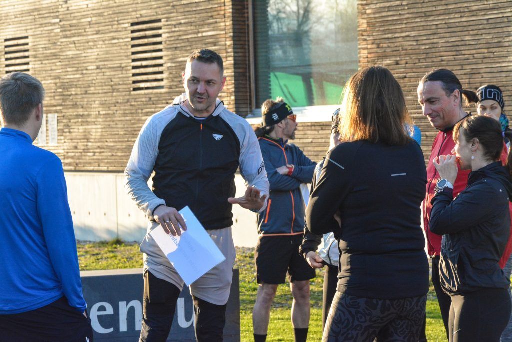 Hier sporteln Lustenauer gemeinsam im Freien