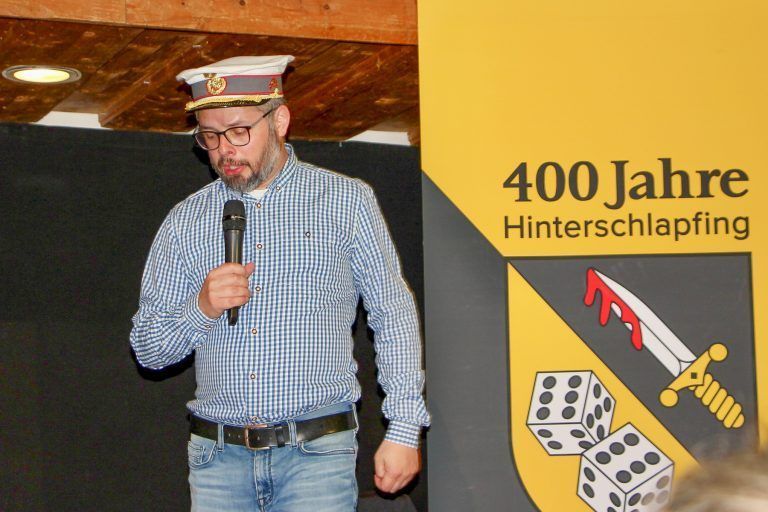 Kabarettist Gabriel Castañeda schlüpfte während des unterhaltsamen Abends in verschiedene Rollen.<span class="copyright"> MAM</span>