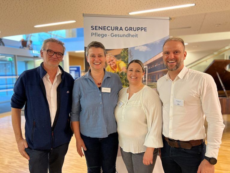 Heimarzt Dr. Klaus Lattner, Renate Sandrell (Leitung ARGE Palliativ Care), Pflegedienstleiterin Birgit Grasmugg sowie Daniel Siegl waren von dem Interesse der Besucher begeistert.
