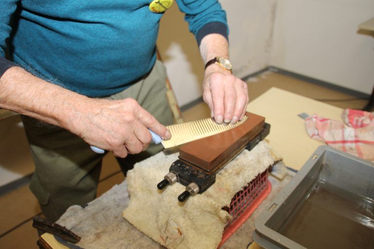 Im Reparaturcafé Feldkirch können auch Messer und Scheren geschliffen werden. <span class="copyright">VN-HE</span>
