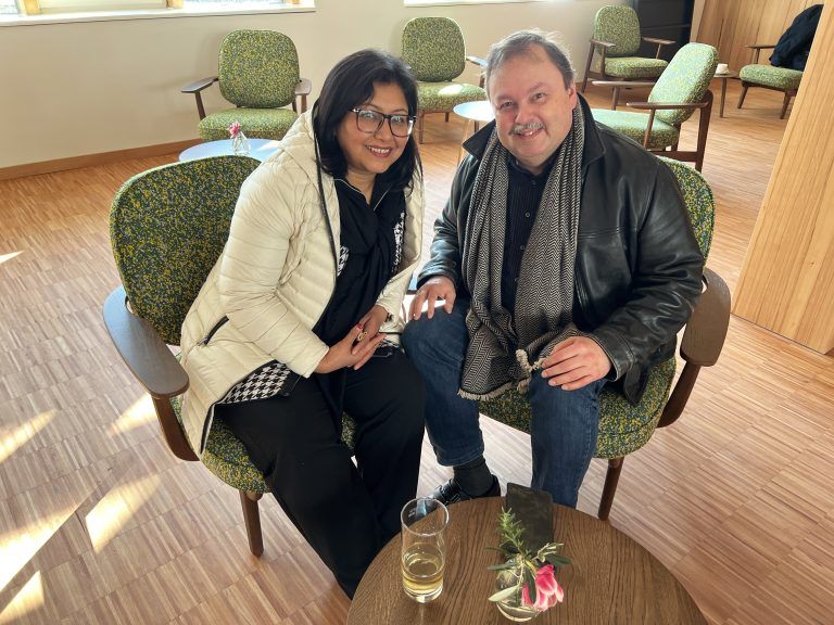 Nirmala und Markus Niederdorfer beim Probesitzen.