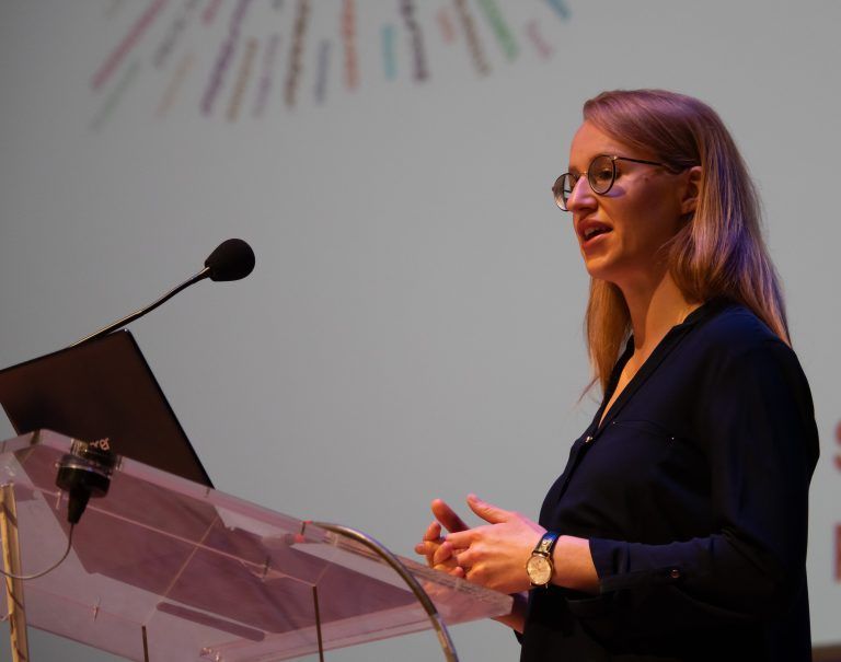 Clarissa Vögel wandte sich der Chemie zu, um die Welt verstehen zu lernen.
