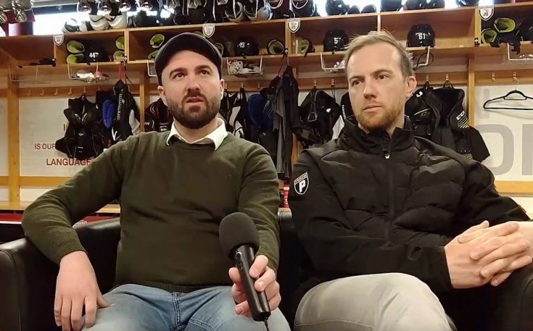 Michael Schurig (l.) steht Pioneers-Chefcoach Dylan Stanley zur Seite.PIV