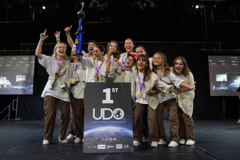 Die La Fam Academy bei der Siegerehrung. <span class="copyright">la fam academy</span>