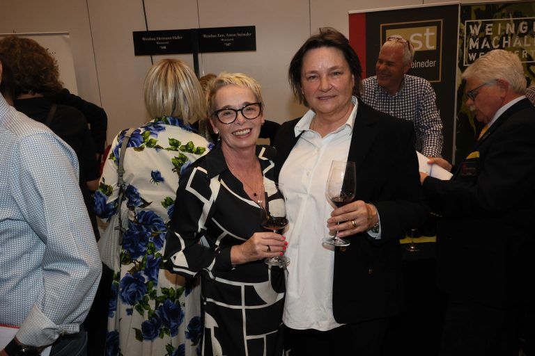 Ortsvorsteherinnen Silvia Fröhle und Elisabeth Pucher.