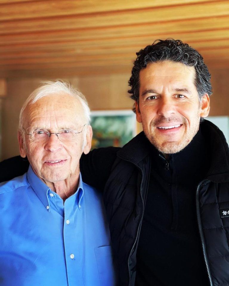 Kilian Albrecht mit Papa Werner, der einst Skistars wie Marc Girardelli, Anita Wachter oder Egon Zimmermann die Skischuhe angepasst hat. <span class="copyright">VN</span>