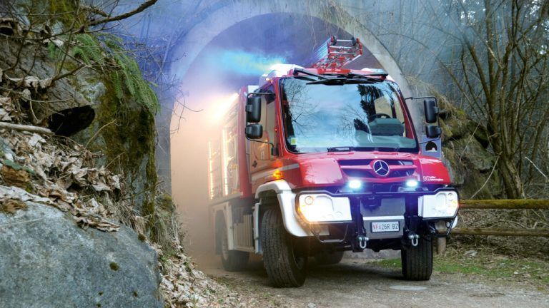 Ab kommendem Jahr sind die 45 aktiven Mitglieder der Feuerwehr Bregenz-Fluh um Kommandant Peter Vögel (kl. Bild) mit einem Mercedes-Benz Unimog unterwegs.Hersteller, Stadt