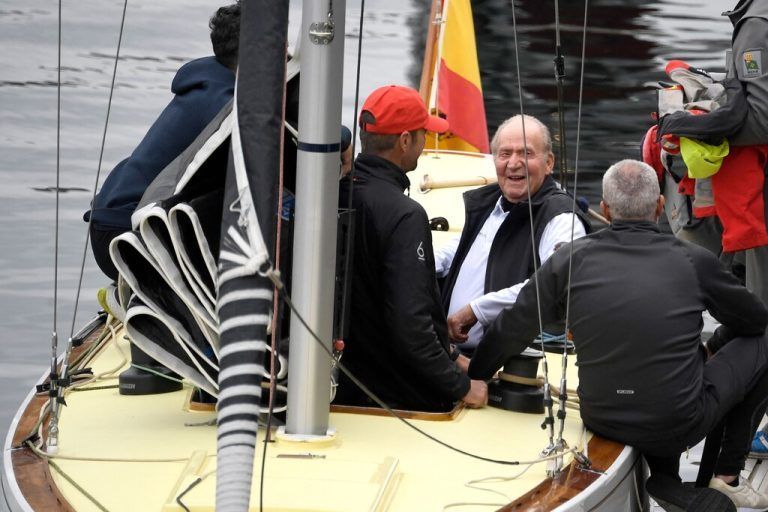Am Donnerstag ist der umstrittene Altkönig Juan Carlos in der Hafenstadt Sanxenxo zu einem kurzen Segeltörn aufgebrochen. AFP