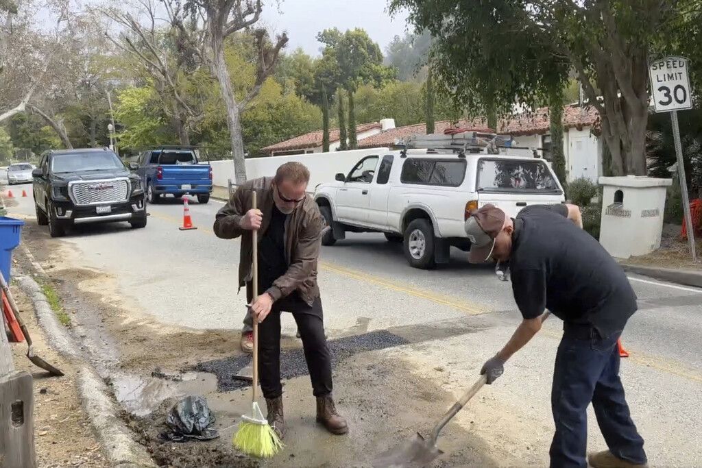Schwarzenegger bessert Straße aus