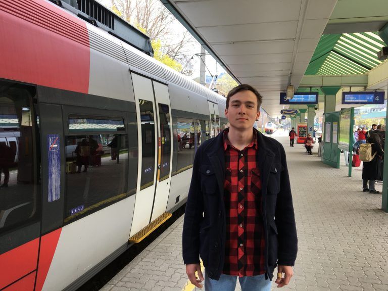 Für Levin Kitzke ist der Punkt erreicht, bei dem er sich überlegen müsse, ob er nicht wieder auf sein Auto umsteigen soll. <span class="copyright">VN/Gasser</span>